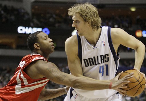 詹姆斯35分12籃板14助攻創紀錄 濃眉21分14籃板 湖人擊敗灰熊迎來三連勝.